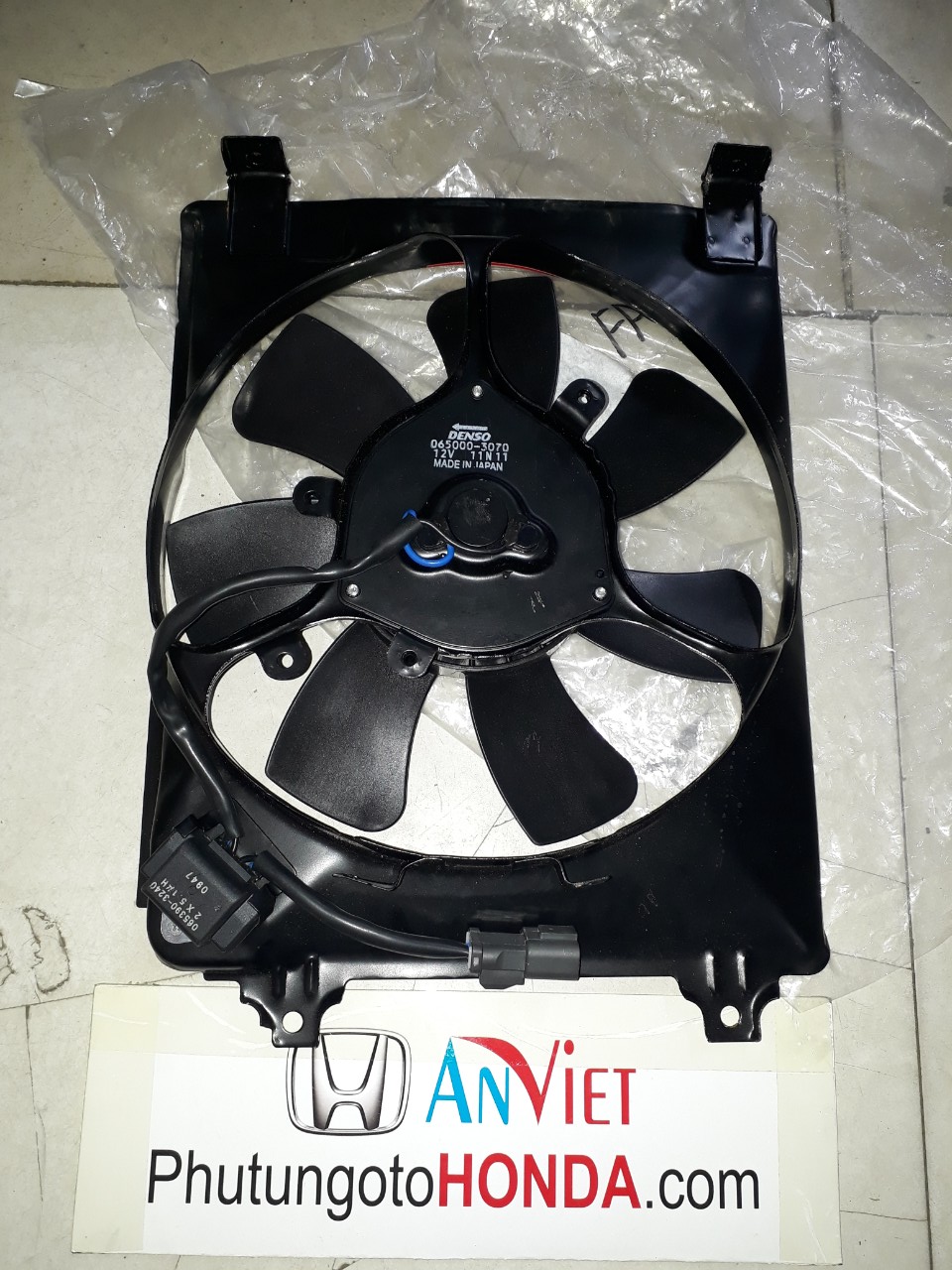 Cụm mo to quat dan nong